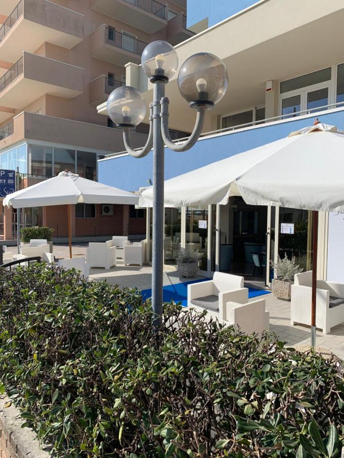 Hotel Croce Del Sud Римини Екстериор снимка