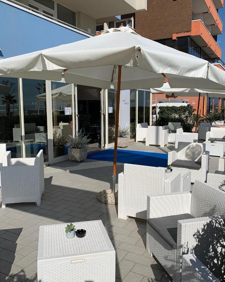 Hotel Croce Del Sud Римини Екстериор снимка