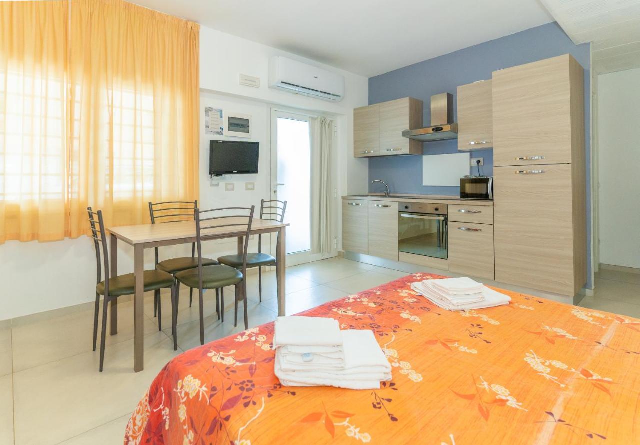 Hotel Croce Del Sud Римини Екстериор снимка