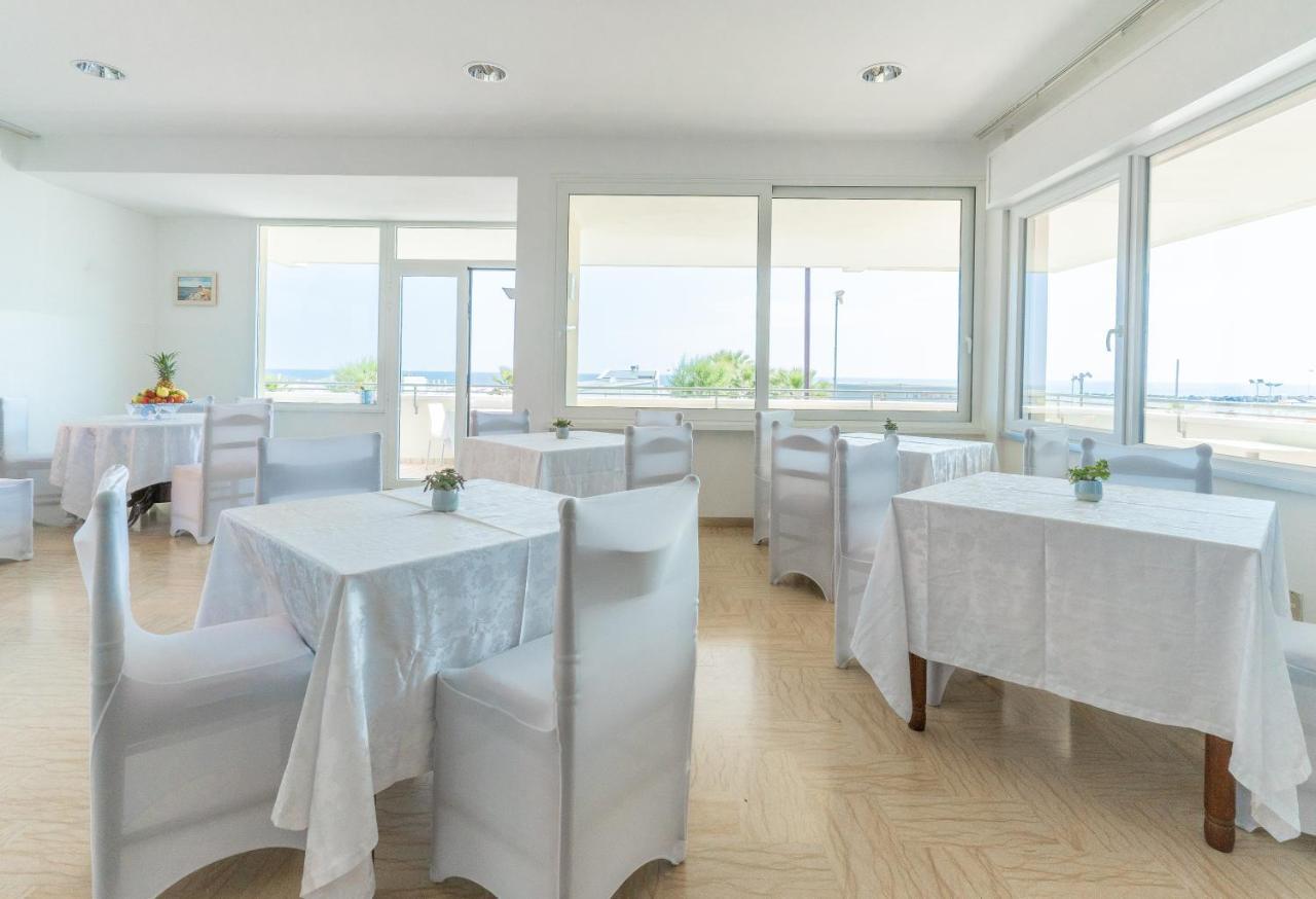 Hotel Croce Del Sud Римини Екстериор снимка