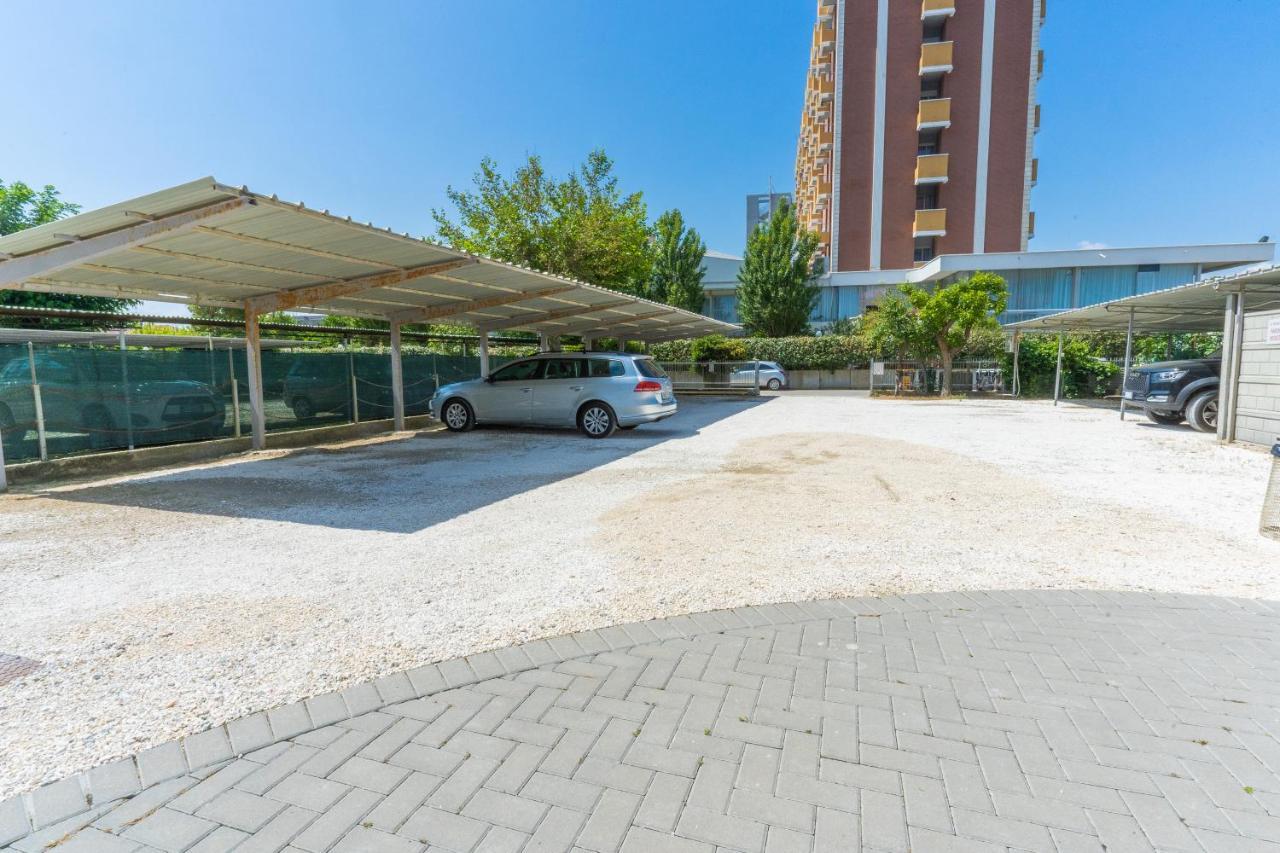 Hotel Croce Del Sud Римини Екстериор снимка
