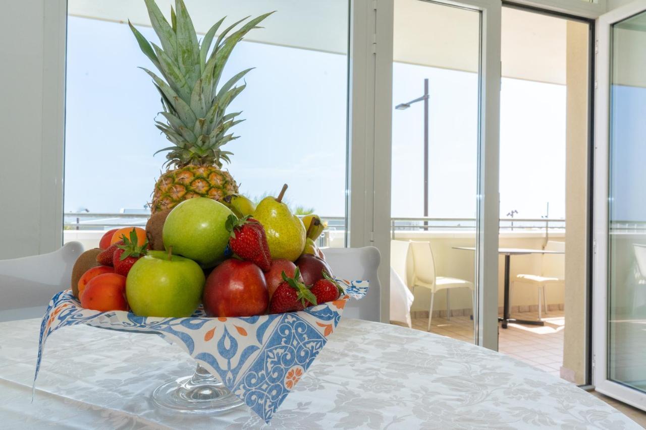 Hotel Croce Del Sud Римини Екстериор снимка
